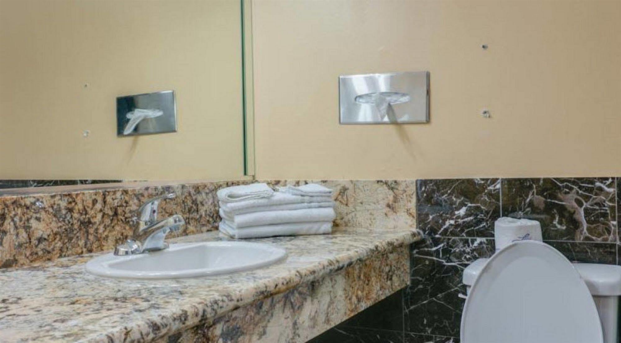 Redondo Beach Inn-Lax (Adults Only) Гардина Экстерьер фото